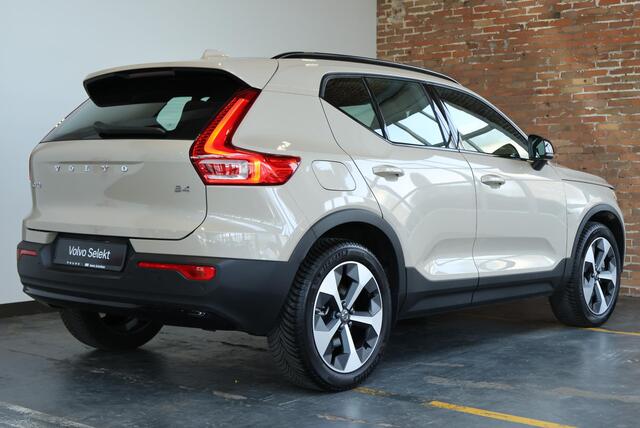 Volvo XC40 B4 Plus Dark | Trekhaak Semi-elektrisch | Adaptieve Cruise Control | Pilot Assist | Verwarmbare voorstoelen | Verwarmbaar stuurwiel | Blind Spot Information System | Verwarmbare voorruit | Parkeercamera | Parkeersensoren voor + achter |