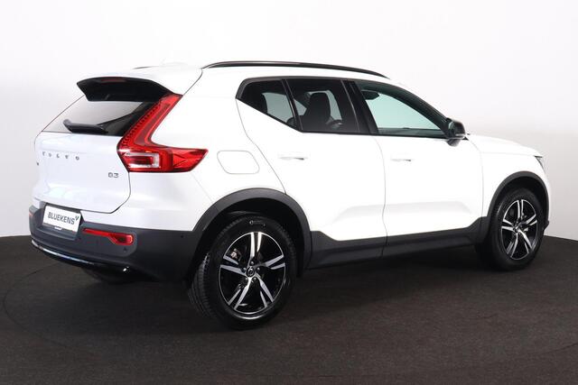 Volvo XC40 B3 Plus Dark - IntelliSafe Assist & Surround - 360º Camera - Harman/Kardon audio - Verwarmde voorstoelen & stuur - Parkeersensoren voor & achter - Elektr. bedienb. voorstoelen met geheugen links - Draadloze tel. lader - Standkachel - Extra getint glas - 1