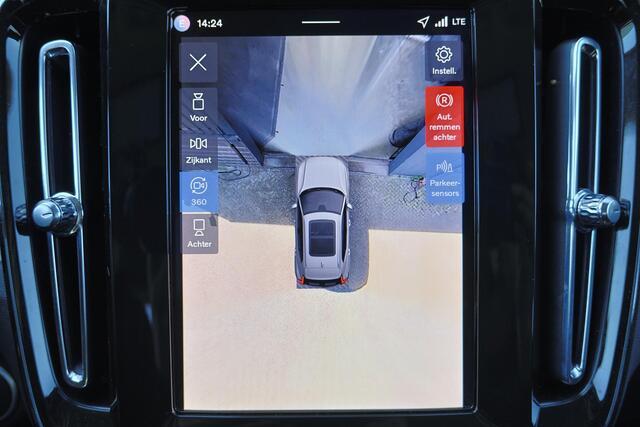 Volvo XC40 B3 Plus Dark - IntelliSafe Assist & Surround - 360º Camera - Harman/Kardon audio - Verwarmde voorstoelen & stuur - Parkeersensoren voor & achter - Elektr. bedienb. voorstoelen met geheugen links - Draadloze tel. lader - Standkachel - Extra getint glas - 1