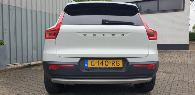 Volvo XC40 1.5 T3 MOMENTUM PRO Panorama dak