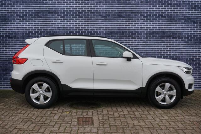 Volvo XC40 1.5 T2 Momentum Core | Trekhaak | Navigatie | LED | Parkeercamera | Parkeersensoren V+A | Lichtmetalen Velgen | Apple Carplay | Android Auto