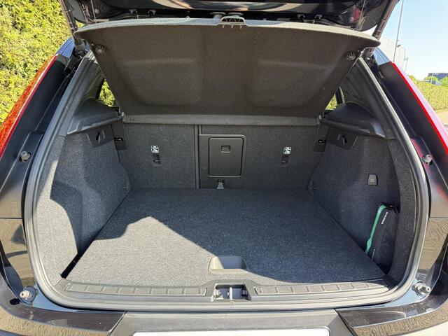 Volvo XC40 T4 Plug-in hybrid Plus Dark | Trekhaak | H&K Audio | BLIS | Elektr. stoel