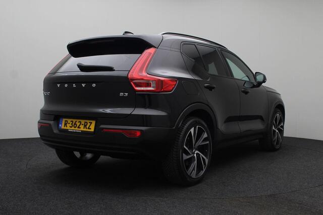 Volvo XC40 2.0 B3 R-Design 2022 NAP | 360 Camera | Harman Kardon | Panoramadak | Carplay | Stuur en stoelverwarming | Trekhaak | Alcantara Leder | Keyless |