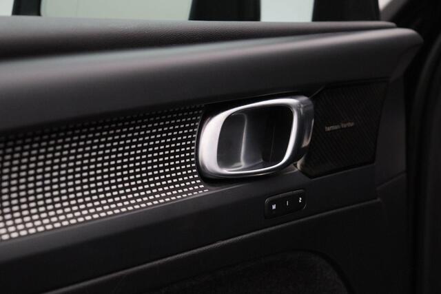 Volvo XC40 2.0 B3 R-Design 2022 NAP | 360 Camera | Harman Kardon | Panoramadak | Carplay | Stuur en stoelverwarming | Trekhaak | Alcantara Leder | Keyless |