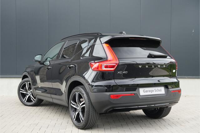 Volvo XC40 1.5 T5 Recharge R-Design Expression - Winterpakket - 19" LM velgen - Trekhaak - Camera - Navigatie - Rijklaar