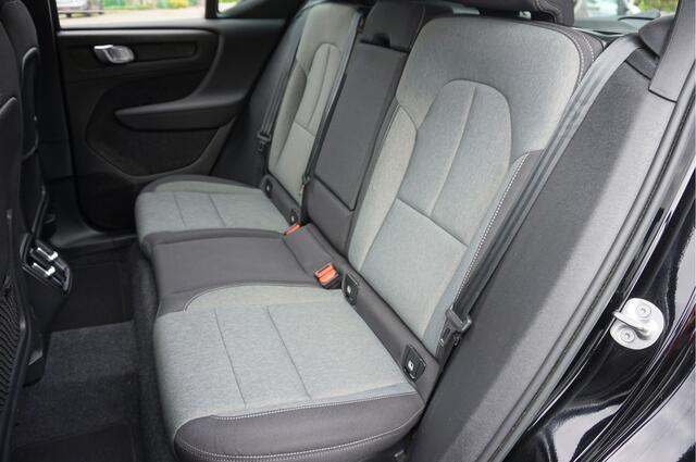 Volvo XC40 2.0 B3 Black Edition Cruise Adaptief - Stoel- Stuur verwarming