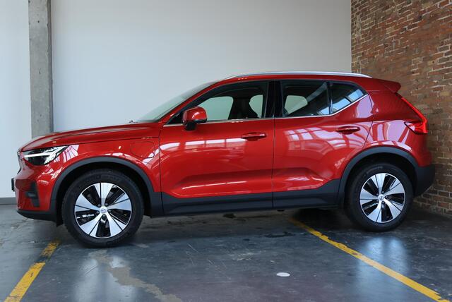Volvo XC40 T5 Recharge Plus Bright | Harman Kardon Premium Audio | Lederen Bekleding | Stoelverwarming | Parkeersensoren voor + achter | Parkeercamera | Navigatie | Adaptive Cruise Control |