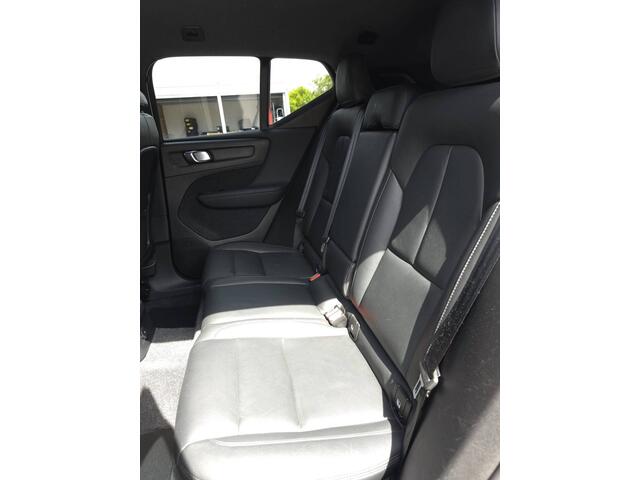 Volvo XC40 T4 Recharge R-Design | 20" Velgen | Lederen interieur | Stuurwiel verwarming