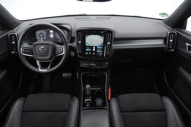 Volvo XC40 T3 163PK Automaat R-Design Adaptieve cruise control / Leder met alcantara bekleding / Parkeersensoren met camera / Trekhaak / stoel - en stuurverwarming / Apple carplay