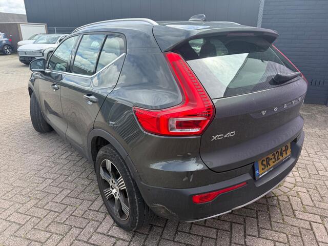 Volvo XC40 2.0 T4 Inscription | Trekhaak | Stoelverwarming | Parkeer camera | BLIS | Leder | Parkeersensoren | Cruise control | Metallic lak |