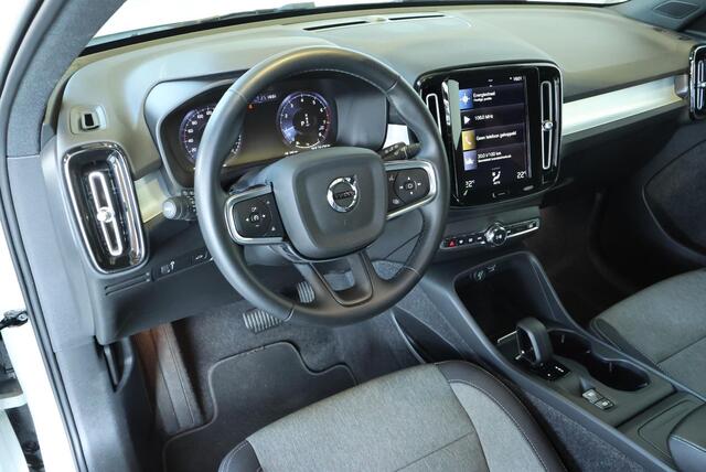 Volvo XC40 T2 Momentum Business | Adaptieve cruise control | Verwarmbare voorruit | Elektrische achterklep | Apple carplay/Android auto | Keyless | Parkeercamera achter | 18 inch Lichtmetalen velgen