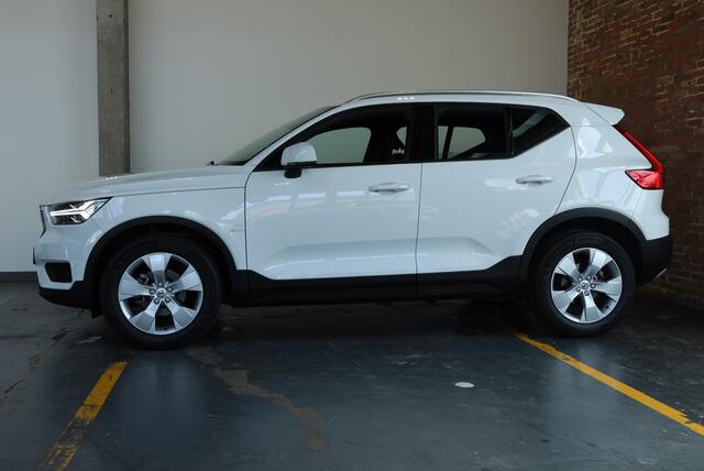 Volvo XC40 T2 Momentum Business | Adaptieve cruise control | Verwarmbare voorruit | Elektrische achterklep | Apple carplay/Android auto | Keyless | Parkeercamera achter | 18 inch Lichtmetalen velgen