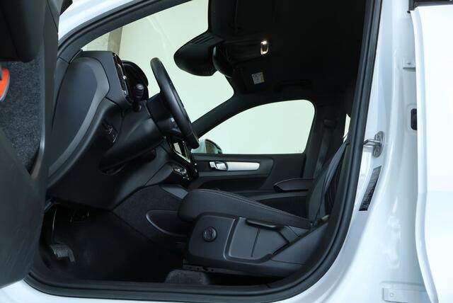 Volvo XC40 T2 Momentum Business | Adaptieve cruise control | Verwarmbare voorruit | Elektrische achterklep | Apple carplay/Android auto | Keyless | Parkeercamera achter | 18 inch Lichtmetalen velgen