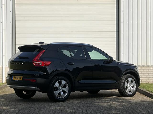 Volvo XC40 1.5 T2 Momentum / Achteruitrijcamera / Sensoren Voor en Achter / Navigatie / Apple Carplay / Android Auto / Lendensteun / Cruise Control /