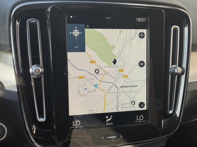 Volvo XC40 1.5 T2 Momentum / Achteruitrijcamera / Sensoren Voor en Achter / Navigatie / Apple Carplay / Android Auto / Lendensteun / Cruise Control /