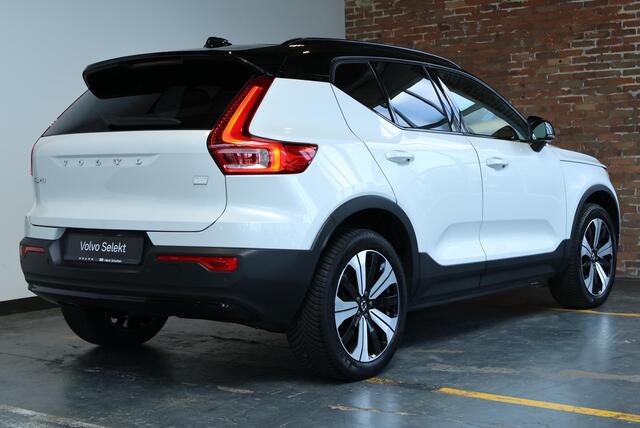 Volvo XC40 Recharge Core | Comfortstoelen | Stoelverwarming | Stuurwielverwarming | Draadloze telefoonlader | Adaptive Cruise Control | Parkeersensoren voor + achter | Parkeercamera |