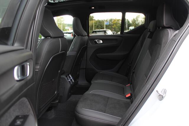 Volvo XC40 1.5 T5 Recharge R-Design 262pk / Full option! / Trekhaak / Panoramadak / 360Camera / Harman Kardon / 19'' / Stoel+Stuurverwarming / CarPlay / Dodehoek / DAB / Cruise Control