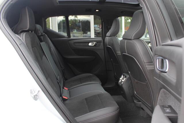 Volvo XC40 1.5 T5 Recharge R-Design 262pk / Full option! / Trekhaak / Panoramadak / 360Camera / Harman Kardon / 19'' / Stoel+Stuurverwarming / CarPlay / Dodehoek / DAB / Cruise Control