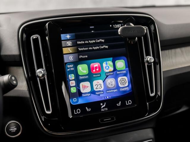 Volvo XC40 1.5 T5 Recharge Inscription 262PK Automaat (APPLE CARPLAY, GROOT NAVI, LEDER, CAMERA, STUUR/STOELVERWARMING, SPORTSTOELEN, TREKHAAK, KEYLESS, NIEUWE APK, NIEUWSTAAT)