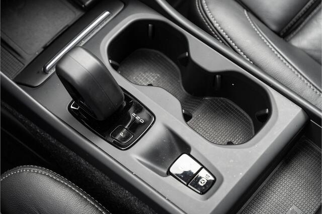 Volvo XC40 1.5 T4 Recharge R-Design | Hybrid | Keyless | Pano | Camera | Harman Kardon | Lane Assis | Front Assis | Apple Carplay