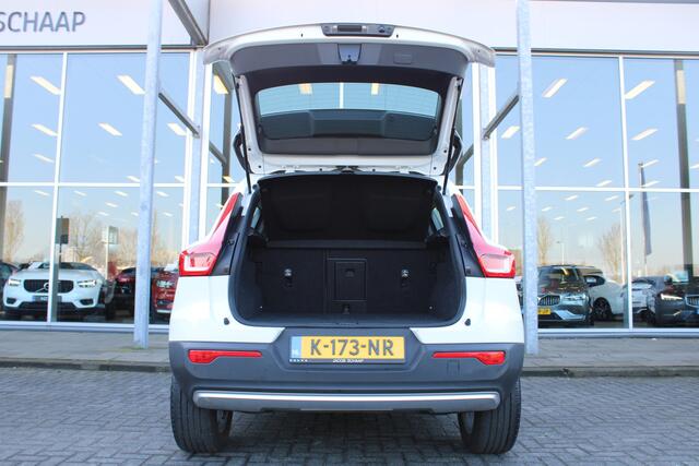 Volvo XC40 T2 130PK Automaat Business Pro | Org. NL | Camera | Schuif/kanteldak | PDC Achter | Climate Control | Leder | 18" LMV |