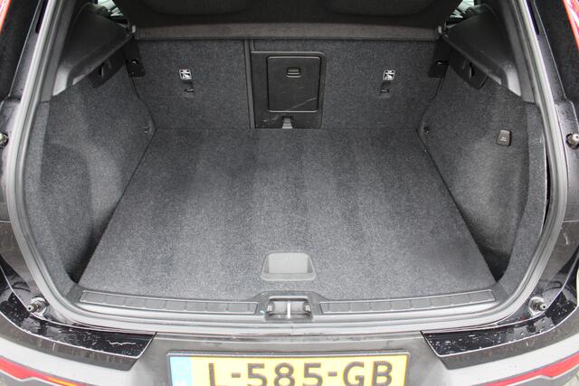 Volvo XC40 T2 130PK Automaat Business Pro | El. Trekhaak | Adapt. Cruise | DAB | El. Achterklep | BLIS | Keyless |