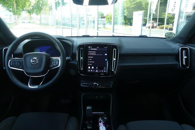 Volvo XC40 Recharge Core 70 kWh WINTER PACK, CRUISE, CLIMA, NAVI, CAMERA, PDC V&A, APPLE CARPLAY/ANDROID AUTO, STANDKACHEL, 51.291KM