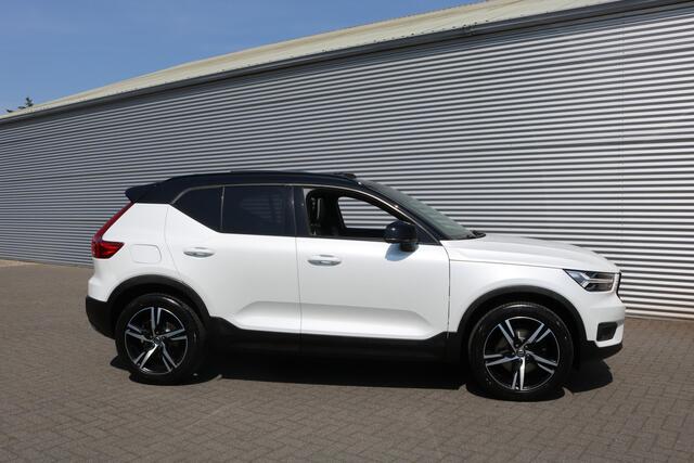 Volvo XC40 2.0 T5 AWD R-Design 248PK (Panoramadak Sportleder Carplay Navi/Camera HarmanKardon Trekhaak Full-Led 19Inch PrivacyGlass Pdc V+A)