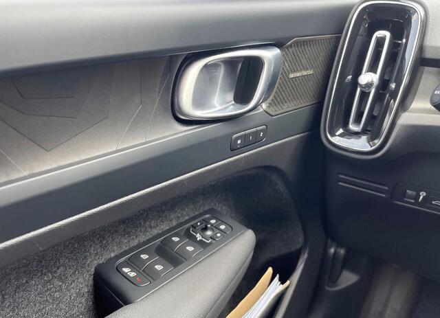 Volvo XC40 1.5 T4 Plus Dark | Adaptive Cruise Control | Verwarmde Voorruit | Harman Kardon | Plugin Hybride | Verwacht