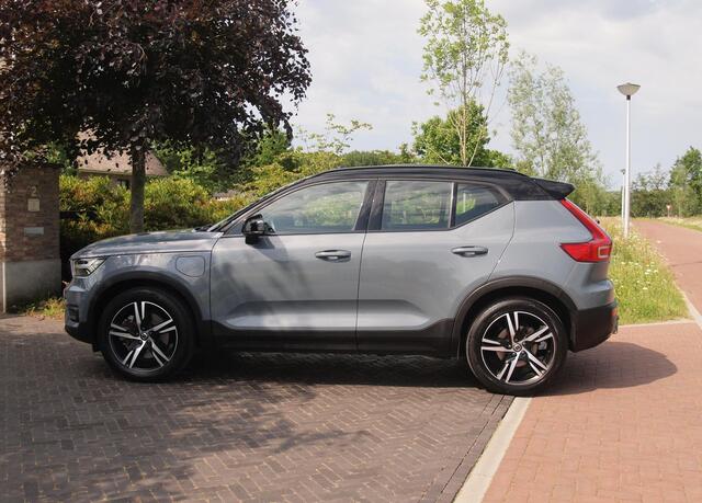 Volvo XC40 1.5 T5 Recharge R-Design | Panoramadak | Trekhaak | Harman Kardon | 360 Camera | Apple Carplay |