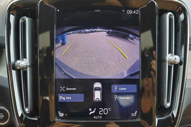 Volvo XC40 T4 Inscription - Harman/Kardon audio - Parkeercamera achter - Verwarmde voorstoelen - Parkeersensoren voor & achter - Elektr. bedienb. voorstoelen met geheugen links - Draadloze tel. lader - Cruise control - Extra getint glas - Inklapbare trekhaak - 18' L