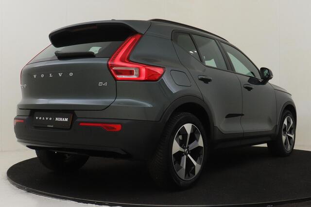 Volvo XC40 B4 (M-HYBRID) PLUS DARK -CAMERA|ADAP.CRUISE|VERW.VOORRUIT|TREKHAAK|HARMAN/KARDON|19"