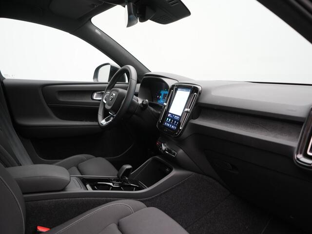 Volvo XC40 Single Motor Extended Range Ultimate 82 kWh 252pk Dealer O.H. | Panodak | Adaptive Cruise | 360 Camera | Harman / Kardon | Warmtepomp | Sportstoelen Memory & Verwarmd | Google Assistent | Keyless | Blis | Stuur Verwarmd | Apple Carplay | DAB | 19"L.M |