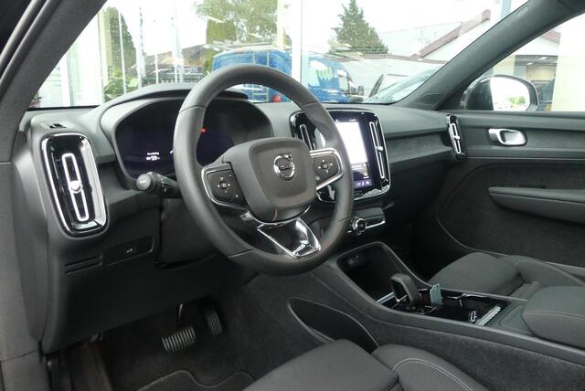 Volvo XC40 Recharge Core 70 kWh WINTER PACK, CRUISE, CLIMA, NAVI, CAMERA, PDC V&A, APPLE CARPLAY/ANDROID AUTO, STANDKACHEL, 25.217KM