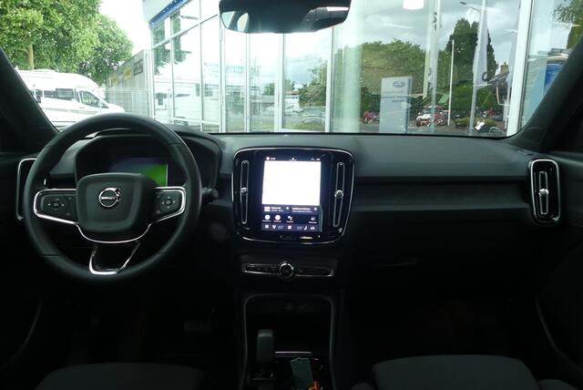 Volvo XC40 Recharge Core 70 kWh WINTER PACK, CRUISE, CLIMA, NAVI, CAMERA, PDC V&A, APPLE CARPLAY/ANDROID AUTO, STANDKACHEL, 25.217KM