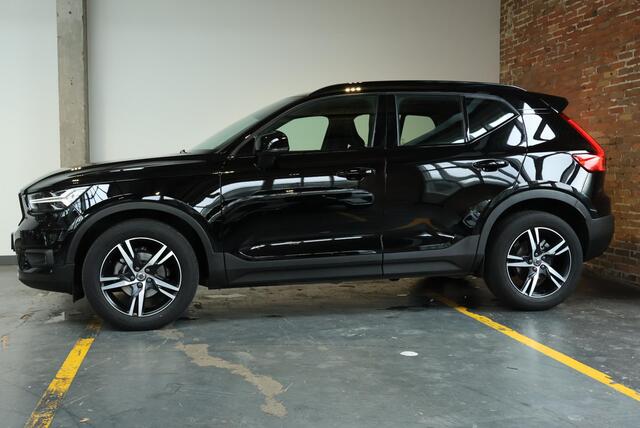 Volvo XC40 T2 R-Design | Adaptieve cruise control | High Performance audio | Achteruitrijcamera | Keyless Entree | | BLIS | Parkeersensoren voor + achter |