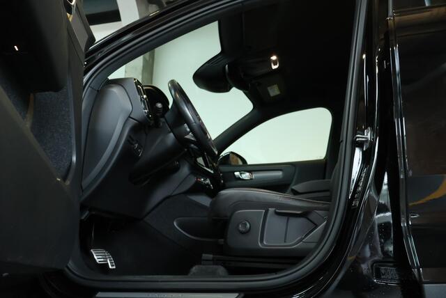 Volvo XC40 T2 R-Design | Adaptieve cruise control | High Performance audio | Achteruitrijcamera | Keyless Entree | | BLIS | Parkeersensoren voor + achter |