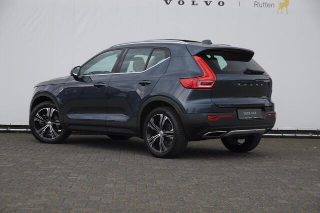 Volvo XC40 T4 190PK Automaat Inscription / Trekhaak / Panoramadak / Adaptieve koplampen / Adaptieve cruise control / Stoelverwarming / Keyless entry / elektrische achterklep / Apple carplay / Parkeersensoren met camera / BLIS