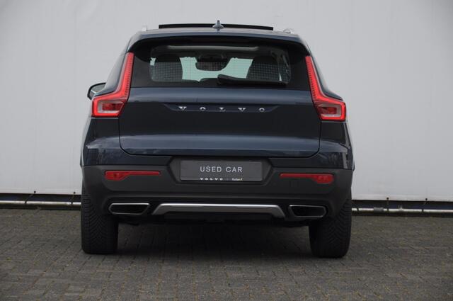 Volvo XC40 T4 190PK Automaat Inscription / Trekhaak / Panoramadak / Adaptieve koplampen / Adaptieve cruise control / Stoelverwarming / Keyless entry / elektrische achterklep / Apple carplay / Parkeersensoren met camera / BLIS