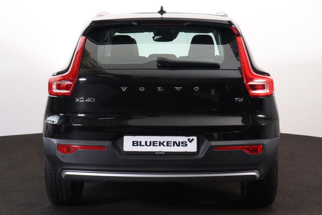 Volvo XC40 T4 R-Design - Harman/Kardon audio - Parkeercamera achter - Verwarmde voorstoelen - Parkeersensoren voor & achter - Draadloze tel. lader - Voorruit verwarming - Volvo On Call - Cruise control - Inklapbare Trekhaak 18' LMV