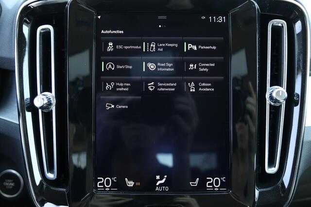Volvo XC40 T4 R-Design - Harman/Kardon audio - Parkeercamera achter - Verwarmde voorstoelen - Parkeersensoren voor & achter - Draadloze tel. lader - Voorruit verwarming - Volvo On Call - Cruise control - Inklapbare Trekhaak 18' LMV