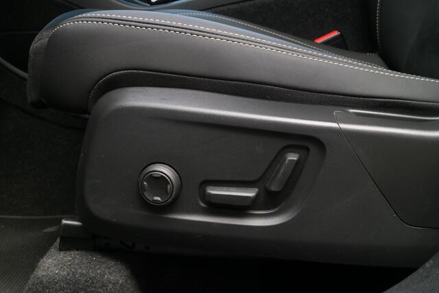 Volvo XC40 1.5 T4 Plug-in hybrid Plus Dark | Trekhaak! | Camera | Blind spot! |
