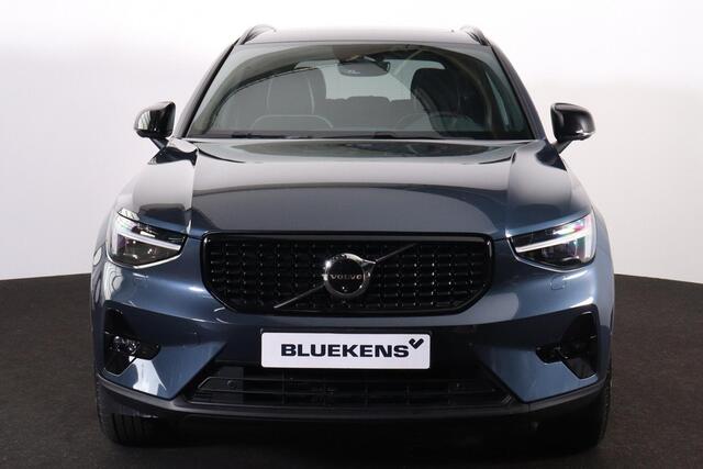 Volvo XC40 B3 Ultra Dark - Panorama/schuifdak - IntelliSafe Assist & Surround - 360º Camera - Harman/Kardon audio - Adaptieve LED koplampen - Verwarmde voorstoelen & stuur - Parkeersensoren voor & achter - Elektr. bedienb. voorstoelen met geheugen links - Draadloze