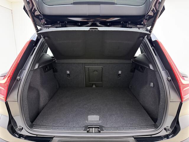 Volvo XC40 T3 163pk Automaat R-Design / Adapt. Cruise / BLIS / Nubuck / Stoel + Stuurw. Verwarming / Elektr. Trekhaak / PDC + Camera / 18'' / Elektr. Achterklep /