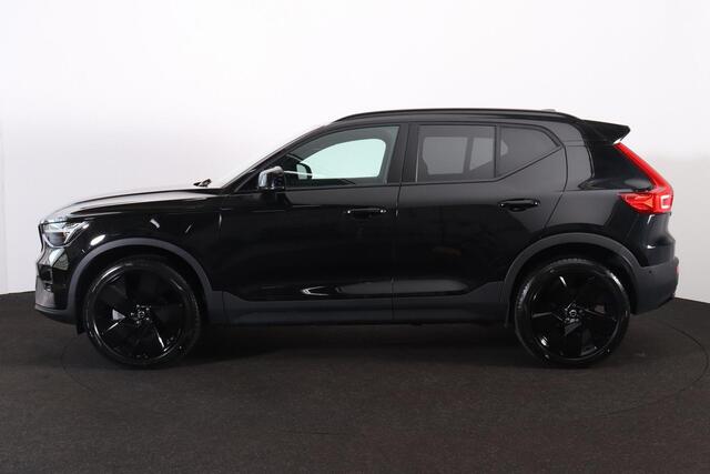 Volvo XC40 B3 Plus Black Edition - Panorama/schuifdak - IntelliSafe Assist & Surround - 360º Camera - Harman/Kardon audio - Verwarmde voorstoelen & stuur - Parkeersensoren voor & achter - Elektr. bedienb. voorstoelen met geheugen links - Draadloze tel. lader - Extra