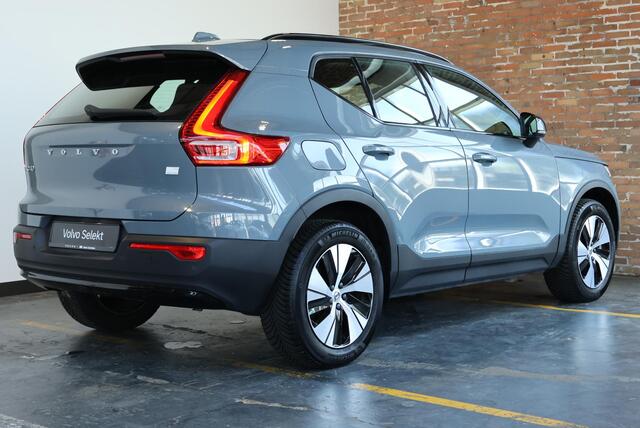 Volvo XC40 1.5 T4 Plug-in hybrid Plus Dark | Panoramadak | Adaptive Cruise Control | Parkeercamera | Parkeersensoren voor + achter | Navigatie | Comfortstoelen | Stoelverwarming | Stuurwielverwarming | Electrische bedienbare voorstoelen