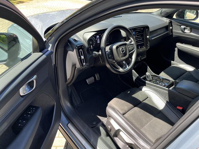 Volvo XC40 1.5 T5 Recharge R-Design | ACC | CAM | CARPAY | CLIMA | NAVI | PDC V&A | STUUR/STOELVERW. | TREKHAAK | WINTERWIELEN LM 19" ZWART