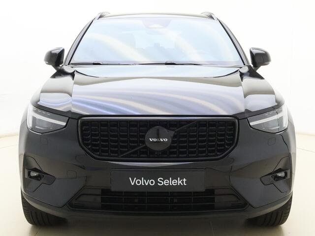 Volvo XC40 B3 177pk Plus Black Edition / Harman Kardon audio / Lighting / Elektrische stoelen met geheugen /