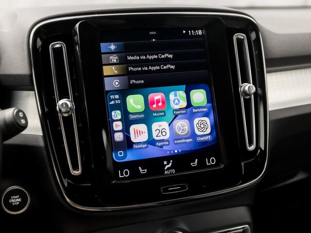 Volvo XC40 1.5 T5 Recharge Sport 262Pk Automaat (APPLE CARPLAY, GROOT NAVI, ZWART HEMEL, STUUR/STOELVERWARMING, SPORTSTOELEN, GETINT GLAS, LANE ASSIST, NIEUWE APK, NIEUWSTAAT)