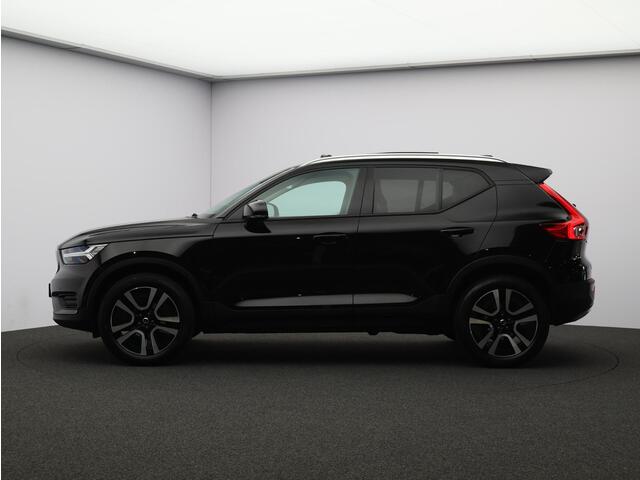 Volvo XC40 1.5 T3 Momentum Pro / Panoramadak / 360 Camera / Adaptive Cruise / BLIS / Getint Glas / Elektrische Achterklep / Carplay / 19" Wielen /